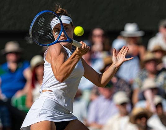 Tennis - Wimbledon Championship 2026 - Day 13 LONDON, ENGLAND - Saturday, July 11, 2026: Linda Noskova (CZE) during the Ladies Singles Final match on Day Thirteen of The Championships Wimbledon 2026 at the All England Lawn Tennis and Croquet Club. (Photo by Kirsten Holst Propaganda) LONDON All England Lawn Tennis and Croq GREATER LONDON ENGLAND  Copyright: xKirstenxHolstx 2026-07-11-040-Wimbledon_Day_13