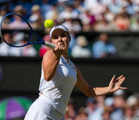 Tennis - Wimbledon Championship 2026 - Day 13 LONDON, ENGLAND - Saturday, July 11, 2026: Linda Noskova (CZE) during the Ladies Singles Final match on Day Thirteen of The Championships Wimbledon 2026 at the All England Lawn Tennis and Croquet Club. (Photo by Kirsten Holst Propaganda) LONDON All England Lawn Tennis and Croq GREATER LONDON ENGLAND  Copyright: xKirstenxHolstx 2026-07-11-041-Wimbledon_Day_13
