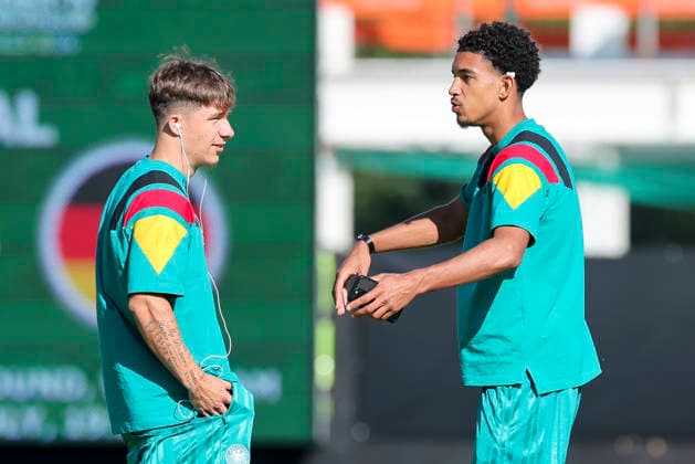 Moritz Reimers (Germany) und Francis Onyeka (Germany) unterhalten sich, UEFA European Under-19 Championship 2026 Final, Spain v Germany, Racecourse Ground am 11. July 2026 in Wrexham, Vereinigtes Königreich. (Foto von Marco Steinbrenner DeFodi Images) Moritz Reimers (Germany) und Francis Onyeka (Germany) talk together, UEFA European Under-19 Championship 2026 Final, Spain v Germany, Racecourse Ground, July 11, 2026 in Wrexham, United Kingdom. (Photo by Marco Steinbrenner DeFodi Images) - *** Moritz Reimers (Germany) and Francis Onyeka (Germany) are talking, 2026 UEFA European Under-19 Championship Final, Spain vs. Germany, Racecourse Ground on July 11, 2026, in Wrexham, United Kingdom. Photo by Marco Steinbrenner, DeFodi Images. Moritz Reimers (Germany) and Francis Onyeka (Germany) talk together, 2026 UEFA European Under-19 Championship Final, Spain vs. Germany, Racecourse Ground, July 11, 2026, in Wrexham, United Kingdom. Photo by Marco Steinbrenner, DeFodi Images