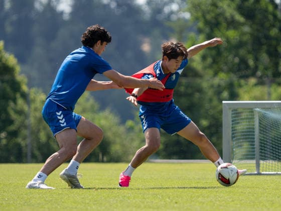 Anselmo Garcia MacNulty (1. FC Magdeburg), Yoon Doyoung (1. FC Magdeburg) GER, Fussball, Trainingslager 1. FC Magdeburg, Saison 2026 2027, 11.07.2027 GER, Fussball, Trainingslager 1. FC Magdeburg, Saison 2026 2027, 11.07.2027 Amberg *** Anselmo Garcia MacNulty, 1. FC Magdeburg; Yoon Doyoung, 1. FC Magdeburg, GER, soccer, 1. FC Magdeburg training camp, 2026–2027 season, July 11, 2027 GER, Soccer, 1 FC Magdeburg training camp, 2026–2027 season, July 11, 2027 Amberg Copyright: xEibner CarstenxSchweringx EP_CSG