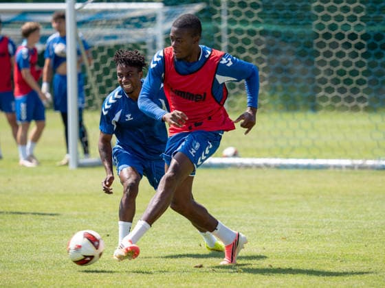 Daniel Heber (1. FC Magdeburg), Pierre Nadjombe (1. FC Magdeburg) GER, Fussball, Trainingslager 1. FC Magdeburg, Saison 2026 2027, 11.07.2027 GER, Fussball, Trainingslager 1. FC Magdeburg, Saison 2026 2027, 11.07.2027 Amberg *** Daniel Heber, 1. FC Magdeburg; Pierre Nadjombe, 1. FC Magdeburg, GER, soccer, 1. FC Magdeburg training camp, 2026–2027 season, July 11, 2027 GER, Soccer, 1 FC Magdeburg Training Camp, 2026–2027 Season, July 11, 2027 Amberg Copyright: xEibner CarstenxSchweringx EP_CSG