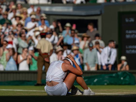 Tennis - Wimbledon Championship 2026 - Day 13 LONDON, ENGLAND - Saturday, July 11, 2026: Linda Noskova (CZE) celebrates after winning the Ladies Singles Final match on Day Thirteen of The Championships Wimbledon 2026 at the All England Lawn Tennis and Croquet Club. (Photo by Kirsten Holst Propaganda) LONDON All England Lawn Tennis and Croq GREATER LONDON ENGLAND  Copyright: xKirstenxHolstx 2026-07-11-080-Wimbledon_Day_13