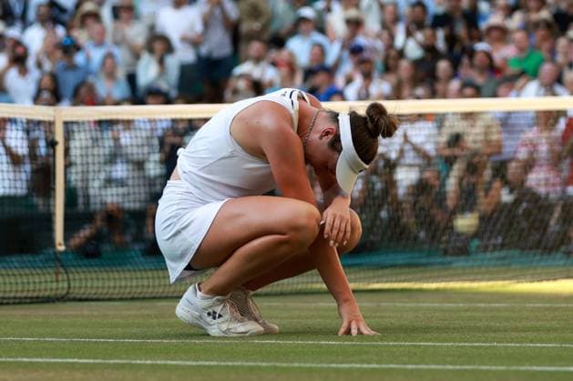 Linda Noskova celebrates victory in the Ladies Singles final Wimbledon Tennis Championships, Day 13, The All England Lawn Tennis and Croquet Club, London, UK - 11 Jul 2026London The All England Lawn Tennis and United Kingdom  Copyright: xEllaxLing Shutterstockx 16981031cd