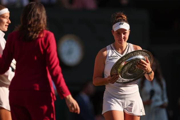 Linda Noskova celebrates victory in the Ladies Singles final Wimbledon Tennis Championships, Day 13, The All England Lawn Tennis and Croquet Club, London, UK - 11 Jul 2026London The All England Lawn Tennis and United Kingdom  Copyright: xEllaxLing Shutterstockx 16981031cn