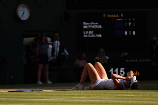 Linda Noskova celebrates victory in the Ladies Singles final Wimbledon Tennis Championships, Day 13, The All England Lawn Tennis and Croquet Club, London, UK - 11 Jul 2026London The All England Lawn Tennis and United Kingdom  Copyright: xEllaxLing Shutterstockx 16981031cm