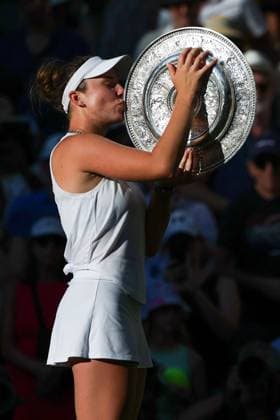 Linda Noskova celebrates victory in the Ladies Singles final Wimbledon Tennis Championships, Day 13, The All England Lawn Tennis and Croquet Club, London, UK - 11 Jul 2026London The All England Lawn Tennis and United Kingdom  Copyright: xKieranxMcManus Shutterstockx 16981032fb