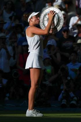 Linda Noskova celebrates victory in the Ladies Singles final Wimbledon Tennis Championships, Day 13, The All England Lawn Tennis and Croquet Club, London, UK - 11 Jul 2026London The All England Lawn Tennis and United Kingdom  Copyright: xKieranxMcManus Shutterstockx 16981032fc