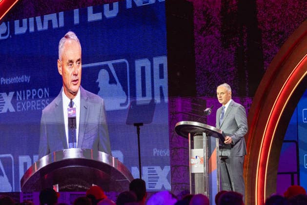 MLB, Baseball Herren, USA Commissioner Rob Manfred speaks during the first round of the MLB baseball draft, Saturday, July 11, 2026, in Philadelphia, Pennsylvania.  PHI20260711009 LaurencexKesterson