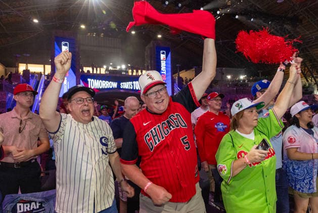 Baseball fans cheer during the first round of the MLB, Baseball Herren, USA baseball draft, Saturday, July 11, 2026, in Philadelphia, Pennsylvania.  PHI20260711012 LaurencexKesterson