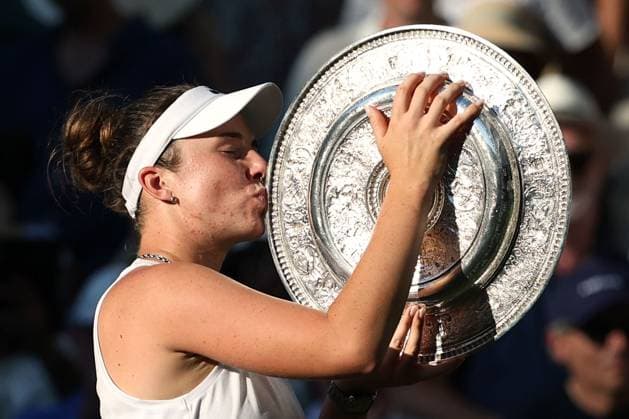 Linda Noskova celebrates victory in the Ladies Singles final Wimbledon Tennis Championships, Day 13, The All England Lawn Tennis and Croquet Club, London, UK - 11 Jul 2026London The All England Lawn Tennis and United Kingdom  Copyright: xKieranxMcManus Shutterstockx 16981032fn
