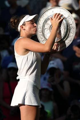 Linda Noskova celebrates victory in the Ladies Singles final Wimbledon Tennis Championships, Day 13, The All England Lawn Tennis and Croquet Club, London, UK - 11 Jul 2026London The All England Lawn Tennis and United Kingdom  Copyright: xKieranxMcManus Shutterstockx 16981032fp
