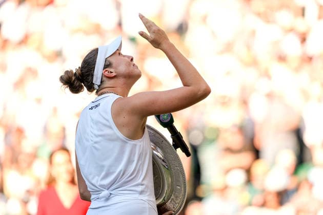 Linda Noskova celebrates victory in the Ladies Singles final Wimbledon Tennis Championships, Day 13, The All England Lawn Tennis and Croquet Club, London, UK - 11 Jul 2026London The All England Lawn Tennis and United Kingdom  Copyright: xKieranxMcManus Shutterstockx 16981032fw