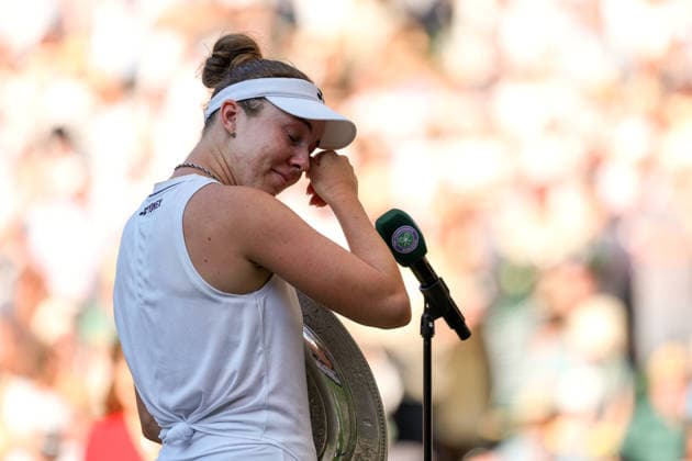 Linda Noskova celebrates victory in the Ladies Singles final Wimbledon Tennis Championships, Day 13, The All England Lawn Tennis and Croquet Club, London, UK - 11 Jul 2026London The All England Lawn Tennis and United Kingdom  Copyright: xKieranxMcManus Shutterstockx 16981032fx