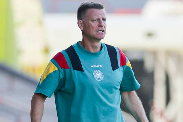 Trainer Christian Woerns (Germany) schaut enttaeuscht, UEFA European Under-19 Championship 2026 Final, Spain v Germany, Racecourse Ground am 11. July 2026 in Wrexham, Vereinigtes Königreich. (Foto von Marco Steinbrenner DeFodi Images) Trainer Christian Woerns (Germany) looks dejected, UEFA European Under-19 Championship 2026 Final, Spain v Germany, Racecourse Ground, July 11, 2026 in Wrexham, United Kingdom. (Photo by Marco Steinbrenner DeFodi Images) - *** Coach Christian Woerns of Germany looks disappointed, 2026 UEFA European Under-19 Championship Final, Spain vs. Germany, Racecourse Ground on July 11, 2026, in Wrexham, United Kingdom. Photo by Marco Steinbrenner, DeFodi Images. Coach Christian Woerns of Germany looks dejected, UEFA European Under-19 Championship 2026 Final, Spain vs. Germany, Racecourse Ground, July 11, 2026, in Wrexham, United Kingdom. Photo by Marco Steinbrenner, DeFodi Images