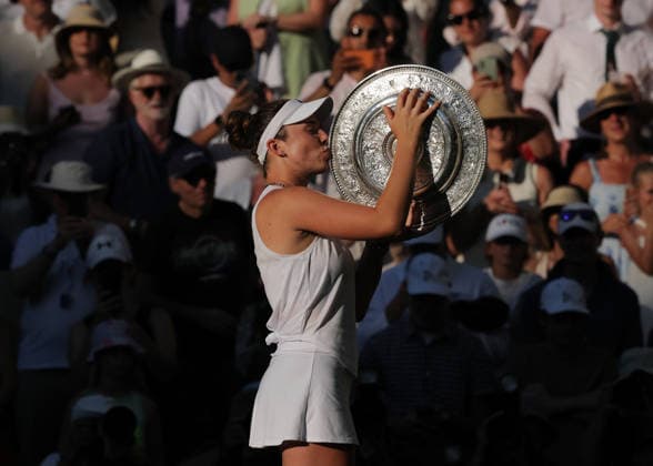 RECORD DATE NOT STATED 11th July 2026; All England Lawn Tennis and Croquet Club, London, England; Wimbledon Tennis Tournament, Day Thirteen; Linda Noskova (CZE) kisses the Ladies Singles Trophy Venus Rosewater Dish after defeating Karolina Muchova (CZE) the Ladies Singles Final in front of the Center Court spectators JohnxPatrickxFletcher