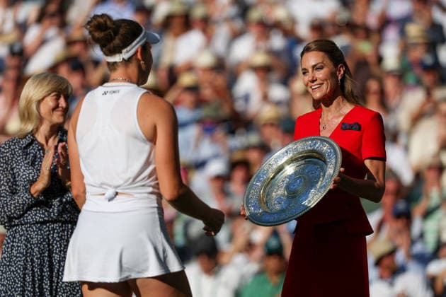 Catherine Princess of Wales presents Linda Noskova with the Venus Rosewater Dish Wimbledon Tennis Championships, Day 13, The All England Lawn Tennis and Croquet Club, London, UK - 11 Jul 2026London The All England Lawn Tennis and United Kingdom  Copyright: xKieranxMcManus Shutterstockx 16981032go