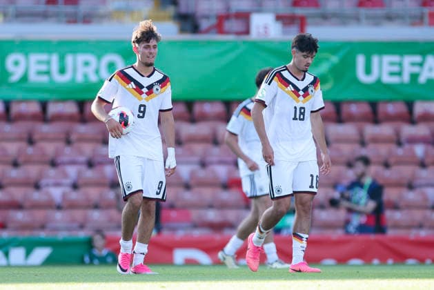 Otto Stange (Germany) und Mirza Catovic (Germany) schauen enttaeuscht, UEFA European Under-19 Championship 2026 Final, Spain v Germany, Racecourse Ground am 11. July 2026 in Wrexham, Vereinigtes Königreich. (Foto von Marco Steinbrenner DeFodi Images) Otto Stange (Germany) und Mirza Catovic (Germany) look dejected, UEFA European Under-19 Championship 2026 Final, Spain v Germany, Racecourse Ground, July 11, 2026 in Wrexham, United Kingdom. (Photo by Marco Steinbrenner DeFodi Images) - *** Otto Stange (Germany) and Mirza Catovic (Germany) look disappointed, 2026 UEFA European Under-19 Championship Final, Spain vs. Germany, Racecourse Ground on July 11, 2026, in Wrexham, United Kingdom Photo by Marco Steinbrenner DeFodi Images Otto Stange (Germany) and Mirza Catovic (Germany) look dejected, UEFA European Under-19 Championship 2026 Final, Spain vs. Germany, Racecourse Ground, July 11, 2026, in Wrexham, United Kingdom. Photo by Marco Steinbrenner, DeFodi Images
