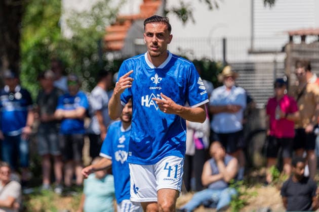 Freisteller, Portrait, Geste, Gestik Lance Duijvestijn (SV Darmstadt 98, 41) gibt seinen Mitspielern Anweisungen, GER, VfR Fehlheim vs. SV Darmstadt 98, Fussball, Testspiel, Saison 2026 2027, 11.07.2026, DFL REGULATIONS PROHIBIT ANY USE OF PHOTOGRAPHS AS IMAGE SEQUENCES AND OR QUASI-VIDEO, GER, VfR Fehlheim vs. SV Darmstadt 98, Fussball, Testspiel, Saison 2026 2027, 11.07.2026 Bensheim-Fehlheim *** Close-up, Portrait, Gesture, Body Language: Lance Duijvestijn (SV Darmstadt 98, No. 41) gives instructions to his teammates, GER, VfR Fehlheim vs. SV Darmstadt 98, Soccer, Friendly Match, 2026–2027 Season, July 11, 2026, DFL regulations prohibit any use of photographs as image sequences and or quasi-video, GER, VfR Fehlheim vs. SV Darmstadt 98, soccer, friendly match, 2026–2027 season, July 11, 2026, Bensheim, Fehlheim Copyright: xEibner-Pressefoto J-NxGroemlingx EP_JGG