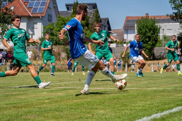 Spielszene, Matthias Bader (SV Darmstadt 98, 26) bringt eine Flanke in den Strafraum, GER, VfR Fehlheim vs. SV Darmstadt 98, Fussball, Testspiel, Saison 2026 2027, 11.07.2026, DFL REGULATIONS PROHIBIT ANY USE OF PHOTOGRAPHS AS IMAGE SEQUENCES AND OR QUASI-VIDEO, GER, VfR Fehlheim vs. SV Darmstadt 98, Fussball, Testspiel, Saison 2026 2027, 11.07.2026 Bensheim-Fehlheim *** Match scene: Matthias Bader (SV Darmstadt 98, No. 26) sends a cross into the penalty area, GER, VfR Fehlheim vs. SV Darmstadt 98, soccer, friendly match, 2026–2027 season, July 11, 2026, DFL regulations prohibit any use of photographs as image sequences and or quasi-video, GER, VfR Fehlheim vs. SV Darmstadt 98, soccer, friendly match, 2026–2027 season, July 11, 2026, Bensheim Fehlheim Copyright: xEibner-Pressefoto J-NxGroemlingx EP_JGG