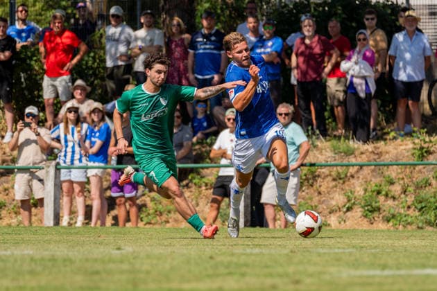 Spielszene, Sprint, Duell, Zweikampf, v.l. Tuan Stefanov (VfR Fehlheim, 07), Fynn-Luca Lakenmacher (SV Darmstadt 98, 19), GER, VfR Fehlheim vs. SV Darmstadt 98, Fussball, Testspiel, Saison 2026 2027, 11.07.2026, DFL REGULATIONS PROHIBIT ANY USE OF PHOTOGRAPHS AS IMAGE SEQUENCES AND OR QUASI-VIDEO, GER, VfR Fehlheim vs. SV Darmstadt 98, Fussball, Testspiel, Saison 2026 2027, 11.07.2026 Bensheim-Fehlheim *** Game scene, sprint, duel, tackle, from left: Tuan Stefanov (VfR Fehlheim), 07, Fynn Luca Lakenmacher, SV Darmstadt 98, 19, GER, VfR Fehlheim vs. SV Darmstadt 98, soccer, friendly match, 2026–2027 season, July 11, 2026, DFL regulations prohibit any use of photographs as image sequences and or quasi-video, GER, VfR Fehlheim vs. SV Darmstadt 98, soccer, friendly match, 2026–2027 season, July 11, 2026, Bensheim Fehlheim Copyright: xEibner-Pressefoto J-NxGroemlingx EP_JGG