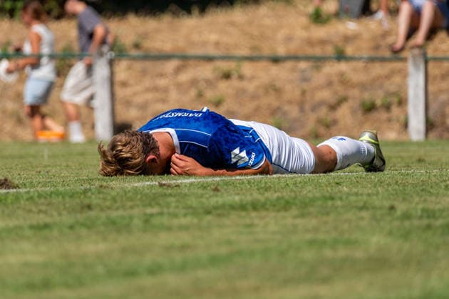 Spielszene, Emotion Fynn-Luca Lakenmacher (SV Darmstadt 98, 19) liegt nach einer vergebenen Chance auf dem Boden, GER, VfR Fehlheim vs. SV Darmstadt 98, Fussball, Testspiel, Saison 2026 2027, 11.07.2026, DFL REGULATIONS PROHIBIT ANY USE OF PHOTOGRAPHS AS IMAGE SEQUENCES AND OR QUASI-VIDEO, GER, VfR Fehlheim vs. SV Darmstadt 98, Fussball, Testspiel, Saison 2026 2027, 11.07.2026 Bensheim-Fehlheim *** Game scene, emotion: Fynn Luca Lakenmacher of SV Darmstadt 98, 19, lies on the ground after missing a chance, GER, VfR Fehlheim vs. SV Darmstadt 98, soccer, friendly match, 2026–2027 season, July 11, 2026, DFL regulations prohibit any use of photographs as image sequences and or quasi-video, GER, VfR Fehlheim vs. SV Darmstadt 98, soccer, friendly match, 2026–2027 season, July 11, 2026, Bensheim, Fehlheim Copyright: xEibner-Pressefoto J-NxGroemlingx EP_JGG