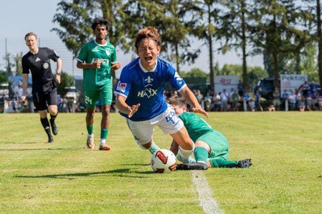 Spielszene, Zweikampf, Duell, Foulspiel, v.l. Yosuke Furukawa (SV Darmstadt 98, 44), Tim Gaertner (VfR Fehlheim, 06), GER, VfR Fehlheim vs. SV Darmstadt 98, Fussball, Testspiel, Saison 2026 2027, 11.07.2026, DFL REGULATIONS PROHIBIT ANY USE OF PHOTOGRAPHS AS IMAGE SEQUENCES AND OR QUASI-VIDEO, GER, VfR Fehlheim vs. SV Darmstadt 98, Fussball, Testspiel, Saison 2026 2027, 11.07.2026 Bensheim-Fehlheim *** Game action, tackle, duel, foul, from left: Yosuke Furukawa (SV Darmstadt 98), 44, Tim Gaertner (VfR Fehlheim), 06, GER, VfR Fehlheim vs. SV Darmstadt 98, soccer, friendly match, 2026–2027 season, July 11, 2026, DFL regulations prohibit any use of photographs as image sequences and or quasi-video, GER, VfR Fehlheim vs. SV Darmstadt 98, soccer, friendly match, 2026–2027 season, July 11, 2026, Bensheim Fehlheim Copyright: xEibner-Pressefoto J-NxGroemlingx EP_JGG