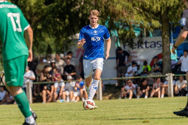 Spielszene, Dribbling, Freisteller Grayson Dettoni (SV Darmstadt 98, 04) mit Ball, GER, VfR Fehlheim vs. SV Darmstadt 98, Fussball, Testspiel, Saison 2026 2027, 11.07.2026, DFL REGULATIONS PROHIBIT ANY USE OF PHOTOGRAPHS AS IMAGE SEQUENCES AND OR QUASI-VIDEO, GER, VfR Fehlheim vs. SV Darmstadt 98, Fussball, Testspiel, Saison 2026 2027, 11.07.2026 Bensheim-Fehlheim *** Game scene, dribbling, close-up of Grayson Dettoni (SV Darmstadt 98, 04) with the ball, GER, VfR Fehlheim vs. SV Darmstadt 98, soccer, friendly match, 2026–2027 season, July 11, 2026, DFL regulations prohibit any use of photographs as image sequences and or quasi-video, GER, VfR Fehlheim vs. SV Darmstadt 98, soccer, friendly match, 2026–2027 season, July 11, 2026, Bensheim Fehlheim Copyright: xEibner-Pressefoto J-NxGroemlingx EP_JGG