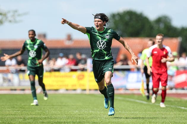 Fabian Reese (VfL Wolfsburg) - Testspiel Sommervorbereitung Fussball Saison 2026-2027 FSV Schöningen vs. VfL Wolfsburg im Elmstadion in Schöningen - Aktion,Fussball,Deutschland,Mann,Männer,11.07.2026 *** Fabian Reese, VfL Wolfsburg, Friendly Match, Summer Training, Soccer, 2026–2027 Season, FSV Schöningen vs. VfL Wolfsburg at Elmstadion in Schöningen, Action, Soccer, Germany, Man, Men, July 11, 2026