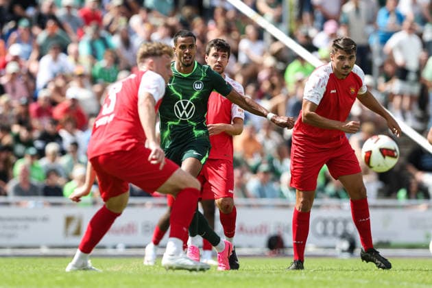 Robert Glatzel (VfL Wolfsburg) - Testspiel Sommervorbereitung Fussball Saison 2026-2027 FSV Schöningen vs. VfL Wolfsburg im Elmstadion in Schöningen - Aktion,Fussball,Deutschland,Mann,Männer,11.07.2026 *** Robert Glatzel, VfL Wolfsburg, Friendly Match, Summer Training, Soccer, 2026–2027 Season, FSV Schöningen vs. VfL Wolfsburg at Elmstadion in Schöningen, Action, Soccer, Germany, Man, Men, July 11, 2026
