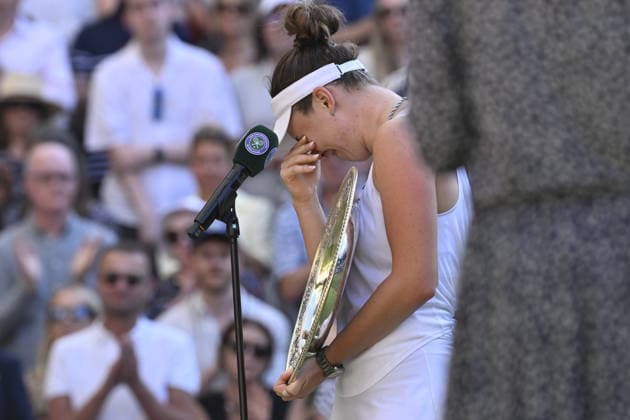 Tennis - Wimbledon 2026 - ITF - The Championships - 11 07 2026 - Tennis - Wimbledon 2026 - ITF - The Championships - 11 07 2026 - Linda Noskova bat Muchova - Republique Tcheque London  Copyright: xChryslenexCaillaud Psnewzx