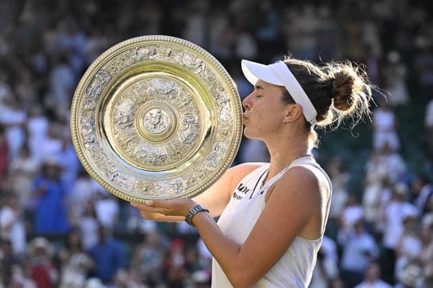 Tennis - Wimbledon 2026 - ITF - The Championships - 11 07 2026 - Tennis - Wimbledon 2026 - ITF - The Championships - 11 07 2026 - Linda Noskova bat Muchova - Republique Tcheque London  Copyright: xChryslenexCaillaud Psnewzx