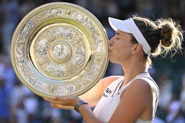 Tennis - Wimbledon 2026 - ITF - The Championships - 11 07 2026 - Tennis - Wimbledon 2026 - ITF - The Championships - 11 07 2026 - Linda Noskova bat Muchova - Republique Tcheque London  Copyright: xChryslenexCaillaud Psnewzx