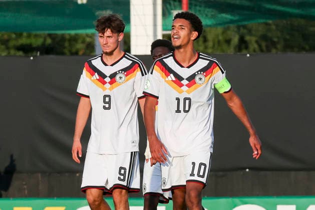 Otto Stange (Germany) und Francis Onyeka (Germany) schauen enttaeuscht, UEFA European Under-19 Championship 2026 Final, Spain v Germany, Racecourse Ground am 11. July 2026 in Wrexham, Vereinigtes Königreich. (Foto von Marco Steinbrenner DeFodi Images) Otto Stange (Germany) und Francis Onyeka (Germany) look dejected, UEFA European Under-19 Championship 2026 Final, Spain v Germany, Racecourse Ground, July 11, 2026 in Wrexham, United Kingdom. (Photo by Marco Steinbrenner DeFodi Images) - *** Otto Stange (Germany) and Francis Onyeka (Germany) look disappointed, 2026 UEFA European Under-19 Championship Final, Spain vs. Germany, Racecourse Ground on July 11, 2026, in Wrexham, United Kingdom Photo by Marco Steinbrenner DeFodi Images Otto Stange (Germany) and Francis Onyeka (Germany) look dejected, UEFA European Under-19 Championship 2026 Final, Spain vs. Germany, Racecourse Ground, July 11, 2026, in Wrexham, United Kingdom. Photo by Marco Steinbrenner, DeFodi Images