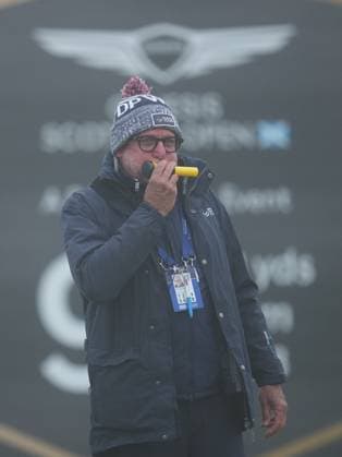 A tournament official blows a horn to stop play due to low visibility on the 9th tee. Genesis Scottish Open, Golf, The Renaissance Club, North Berwick, Scotland, UK - 11 Jul 2026North Berwick The Renaissance Club Scotland United Kingdom  Copyright: xShutterstockx 16984082ay
