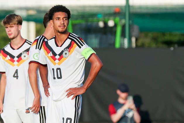 Francis Onyeka (Germany) schaut enttaeuscht, UEFA European Under-19 Championship 2026 Final, Spain v Germany, Racecourse Ground am 11. July 2026 in Wrexham, Vereinigtes Königreich. (Foto von Marco Steinbrenner DeFodi Images) Francis Onyeka (Germany) looks dejected, UEFA European Under-19 Championship 2026 Final, Spain v Germany, Racecourse Ground, July 11, 2026 in Wrexham, United Kingdom. (Photo by Marco Steinbrenner DeFodi Images) - *** Francis Onyeka (Germany) looks disappointed, 2026 UEFA European Under-19 Championship Final, Spain vs. Germany, Racecourse Ground on July 11, 2026, in Wrexham, United Kingdom. Photo by Marco Steinbrenner, DeFodi Images. Francis Onyeka of Germany looks dejected, UEFA European Under-19 Championship 2026 Final, Spain vs. Germany, Racecourse Ground, July 11, 2026, in Wrexham, United Kingdom. Photo by Marco Steinbrenner, DeFodi Images