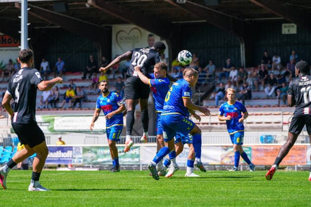 Deutschland: Fussball Regionalliga, 3. Liga, Saison 2026 27, Testspiel, SV Atlas Delmenhorst vs TSV Havelse, 11.07.2026, Städtisches Stadion an der Düsternortstraße (Delmenhorst, Niedersachsen) Yehor Melenivskyi (SV Atlas Delmenhorst, 6) Tobias Fagerström (SV Atlas Delmenhorst, 9) *** German Regional League (3rd Division), 2026–27 Season, Friendly Match, SV Atlas Delmenhorst vs. TSV Havelse, July 11, 2026, Municipal Stadium on Düsternortstraße, Delmenhorst, Lower Saxony Yehor Melenivskyi, SV Atlas Delmenhorst, 6 Tobias Fagerström, SV Atlas Delmenhorst, 9 Copyright: xLeonxFrickx