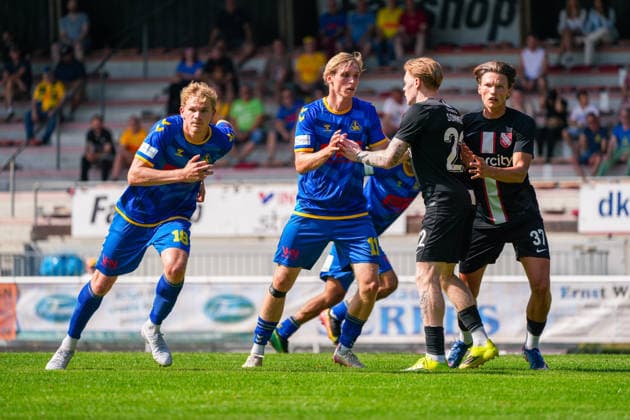 Deutschland: Fussball Regionalliga, 3. Liga, Saison 2026 27, Testspiel, SV Atlas Delmenhorst vs TSV Havelse, 11.07.2026, Städtisches Stadion an der Düsternortstraße (Delmenhorst, Niedersachsen) Tom Berling (SV Atlas Delmenhorst, 18) Marcel Rassmann (SV Atlas Delmenhorst, 11) *** German Regional League (3rd Division), 2026–27 Season, Friendly Match, SV Atlas Delmenhorst vs. TSV Havelse, July 11, 2026, Municipal Stadium on Düsternortstraße, Delmenhorst, Lower Saxony; Tom Berling (SV Atlas Delmenhorst), 18; Marcel Rassmann (SV Atlas Delmenhorst), 11 Copyright: xLeonxFrickx
