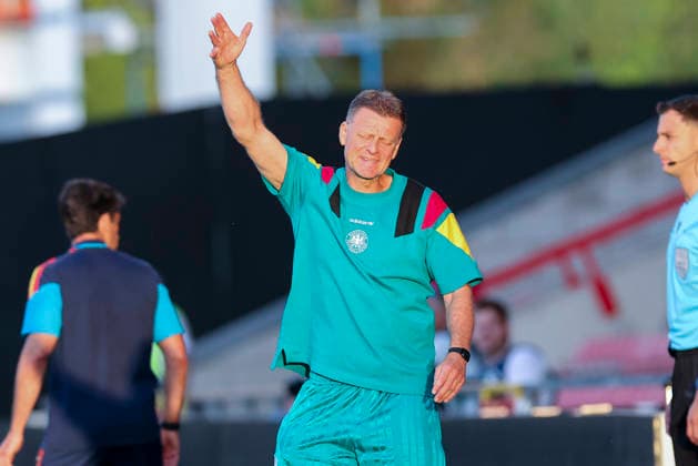 Trainer Christian Woerns (Germany) schaut enttaeuscht, UEFA European Under-19 Championship 2026 Final, Spain v Germany, Racecourse Ground am 11. July 2026 in Wrexham, Vereinigtes Königreich. (Foto von Marco Steinbrenner DeFodi Images) Trainer Christian Woerns (Germany) looks dejected, UEFA European Under-19 Championship 2026 Final, Spain v Germany, Racecourse Ground, July 11, 2026 in Wrexham, United Kingdom. (Photo by Marco Steinbrenner DeFodi Images) - *** Coach Christian Woerns of Germany looks disappointed, 2026 UEFA European Under-19 Championship Final, Spain vs. Germany, Racecourse Ground on July 11, 2026, in Wrexham, United Kingdom. Photo by Marco Steinbrenner, DeFodi Images. Coach Christian Woerns of Germany looks dejected, UEFA European Under-19 Championship 2026 Final, Spain vs. Germany, Racecourse Ground, July 11, 2026, in Wrexham, United Kingdom. Photo by Marco Steinbrenner, DeFodi Images
