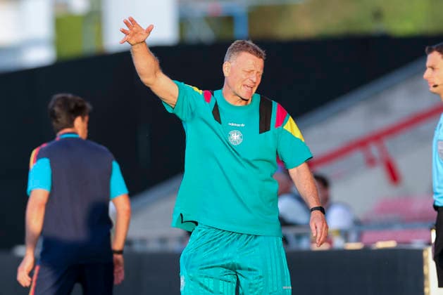 Trainer Christian Woerns (Germany) schaut enttaeuscht, UEFA European Under-19 Championship 2026 Final, Spain v Germany, Racecourse Ground am 11. July 2026 in Wrexham, Vereinigtes Königreich. (Foto von Marco Steinbrenner DeFodi Images) Trainer Christian Woerns (Germany) looks dejected, UEFA European Under-19 Championship 2026 Final, Spain v Germany, Racecourse Ground, July 11, 2026 in Wrexham, United Kingdom. (Photo by Marco Steinbrenner DeFodi Images) - *** Coach Christian Woerns of Germany looks disappointed, 2026 UEFA European Under-19 Championship Final, Spain vs. Germany, Racecourse Ground on July 11, 2026, in Wrexham, United Kingdom. Photo by Marco Steinbrenner, DeFodi Images. Coach Christian Woerns of Germany looks dejected, UEFA European Under-19 Championship 2026 Final, Spain vs. Germany, Racecourse Ground, July 11, 2026, in Wrexham, United Kingdom. Photo by Marco Steinbrenner, DeFodi Images