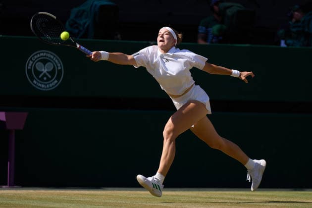 2026 Wimbledon, July 11, Ladies Final LONDON, - JULY 11: Karolina Muchova of the Czech Republic plays a shot against Linda Noskova of the Czech Republic during the 2026 Wimbledon, July 11, Ladies Final at The all England club, Wimbledon on July 11, 2026 in London, GBR. London The all England club, Wimbledon GBR Copyright: xPeterxvanxdenxBerg ISIxPhotosx 9498
