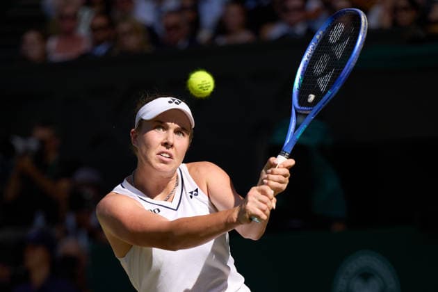 2026 Wimbledon, July 11, Ladies Final LONDON, - JULY 11: Linda Noskova of the Czech Republic plays a shot against Karolina Muchova of the Czech Republic during the 2026 Wimbledon, July 11, Ladies Final at The all England club, Wimbledon on July 11, 2026 in London, GBR. London The all England club, Wimbledon GBR Copyright: xPeterxvanxdenxBerg ISIxPhotosx 9498