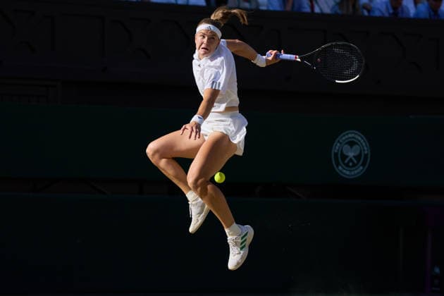 2026 Wimbledon, July 11, Ladies Final LONDON, - JULY 11: Karolina Muchova of the Czech Republic jumps high for a defensive shot against Linda Noskova of the Czech Republic during the 2026 Wimbledon, July 11, Ladies Final at The all England club, Wimbledon on July 11, 2026 in London, GBR. London The all England club, Wimbledon GBR Copyright: xPeterxvanxdenxBerg ISIxPhotosx 9498