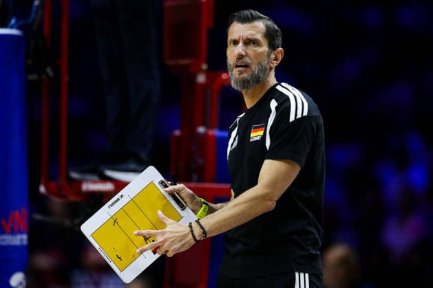 Serbia v Germany - Women s Volleyball Nations League BELGRADE, SERBIA - JULY 11: Germany head coach Giulio Cesare Bregoli follows the 2026 FIVB Volleyball Women s Nations League match between the Serbia and Germany in Belgrade, Serbia, on July 11, 2026. Filip Stevanovic Anadolu Belgrade Serbia. Editorial use only. Please get in touch for any other usage.  Copyright: x2026xAnadoluxFilipxStevanovicx