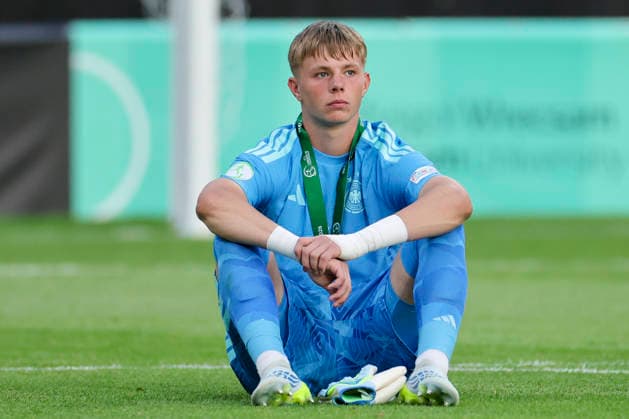 Torhueter Florian Hellstern (Germany) schaut enttaeuscht, UEFA European Under-19 Championship 2026 Final, Spain v Germany, Racecourse Ground am 11. July 2026 in Wrexham, Vereinigtes Königreich. (Foto von Marco Steinbrenner DeFodi Images) Torhueter Florian Hellstern (Germany) looks dejected, UEFA European Under-19 Championship 2026 Final, Spain v Germany, Racecourse Ground, July 11, 2026 in Wrexham, United Kingdom. (Photo by Marco Steinbrenner DeFodi Images) - *** Goalkeeper Florian Hellstern of Germany looks disappointed, 2026 UEFA European Under-19 Championship Final, Spain vs. Germany, Racecourse Ground on July 11, 2026, in Wrexham, United Kingdom. Photo by Marco Steinbrenner, DeFodi Images. Goalkeeper Florian Hellstern of Germany looks dejected, UEFA European Under-19 Championship 2026 Final, Spain vs. Germany, Racecourse Ground, July 11, 2026, in Wrexham, United Kingdom. Photo by Marco Steinbrenner, DeFodi Images