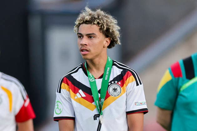 Montrell Culbreath (Germany) schaut enttaeuscht, UEFA European Under-19 Championship 2026 Final, Spain v Germany, Racecourse Ground am 11. July 2026 in Wrexham, Vereinigtes Königreich. (Foto von Marco Steinbrenner DeFodi Images) Montrell Culbreath (Germany) looks dejected, UEFA European Under-19 Championship 2026 Final, Spain v Germany, Racecourse Ground, July 11, 2026 in Wrexham, United Kingdom. (Photo by Marco Steinbrenner DeFodi Images) - *** Montrell Culbreath of Germany looks disappointed, 2026 UEFA European Under-19 Championship Final, Spain vs. Germany, Racecourse Ground on July 11, 2026, in Wrexham, United Kingdom. Photo by Marco Steinbrenner, DeFodi Images. Montrell Culbreath of Germany looks dejected, UEFA European Under-19 Championship 2026 Final, Spain vs. Germany, Racecourse Ground, July 11, 2026, in Wrexham, United Kingdom. Photo by Marco Steinbrenner, DeFodi Images
