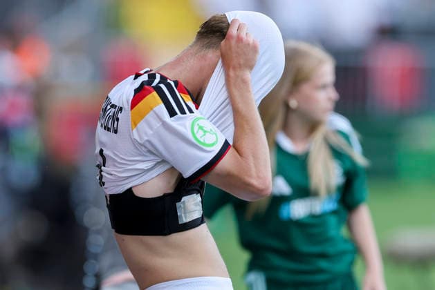 Mick Schmetgens (Germany) schaut enttaeuscht, UEFA European Under-19 Championship 2026 Final, Spain v Germany, Racecourse Ground am 11. July 2026 in Wrexham, Vereinigtes Königreich. (Foto von Marco Steinbrenner DeFodi Images) Mick Schmetgens (Germany) looks dejected, UEFA European Under-19 Championship 2026 Final, Spain v Germany, Racecourse Ground, July 11, 2026 in Wrexham, United Kingdom. (Photo by Marco Steinbrenner DeFodi Images) - *** Mick Schmetgens of Germany looks disappointed, 2026 UEFA European Under-19 Championship Final, Spain vs. Germany, Racecourse Ground on July 11, 2026, in Wrexham, United Kingdom Photo by Marco Steinbrenner DeFodi Images Mick Schmetgens Germany looks dejected, UEFA European Under-19 Championship 2026 Final, Spain vs. Germany, Racecourse Ground, July 11, 2026, in Wrexham, United Kingdom. Photo by Marco Steinbrenner, DeFodi Images