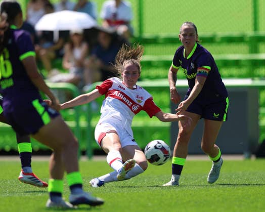 11.07.2026, SUI, Fussball, Frauen, Testspiel, Saison 2026 2027, FC Zürich vs. VfB Stuttgart Reena Wichmann (28, VfB Stuttgart) schliesst einen Angriff des VfB Stuttgart ab. Foto: Urs Ottiger IMAGO Zürich Sportzentrum Heerenschürli Zürich Switzerland *** July 11, 2026, SUI, Soccer, Women, Friendly Match, 2026–2027 Season, FC Zurich vs. VfB Stuttgart, Reena Wichmann, 28, VfB Stuttgart finishes an attack by VfB Stuttgart. Photo by Urs Ottiger, IMAGO, Zurich, Heerenschürli Sports Center, Zurich, Switzerland