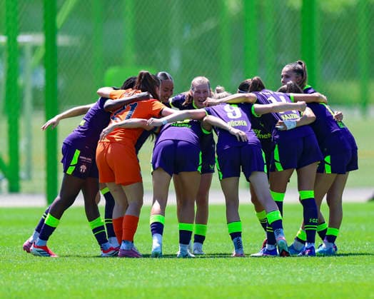 11.07.2026, SUI, Fussball, Frauen, Testspiel, Saison 2026 2027, FC Zürich vs. VfB Stuttgart Spielerinnenkreis FC Zürich Foto: Urs Ottiger IMAGO Zürich Sportzentrum Heerenschürli Zürich Switzerland *** July 11, 2026, SUI, Soccer, Women s, Friendly Match, 2026–2027 Season, FC Zurich vs. VfB Stuttgart, FC Zurich Players, Photo by Urs Ottiger, IMAGO, Zurich Sports Center Heerenschürli, Zurich, Switzerland