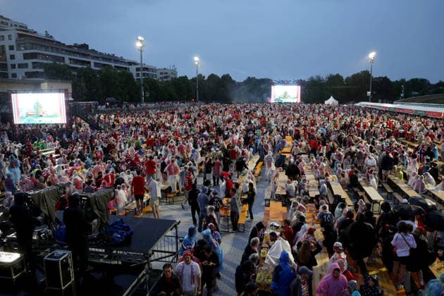 OSLO, NORWAY 20260711 Norwegian football fans at Frogner Stadium in Oslo ahead of tonight s World Cup quarter-final between Norway and England. OSLO NORWAY x9200x *** OSLO, NORWAY July 11, 2026 Norwegian soccer fans at Frogner Stadium in Oslo ahead of tonight s World Cup quarterfinal between Norway and England OSLO NORWAY x9200x  Copyright: xAdamxIhse TTx WORLD CUP NORWEGIAN FANS NORWAY-ENGLAND
