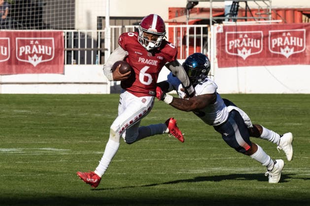 Jaylon Henderson 6, Prague Lions running with a ball evading tackle , Prague Lions vs Paris Musketeers, American Football, EUROPEAN FOOTBALL ALLIANCE (EFA), Week 9, 2026, 11.07.2026 Praha MÄ›stskÃ½ Stadion Czechia Copyright: xM51x